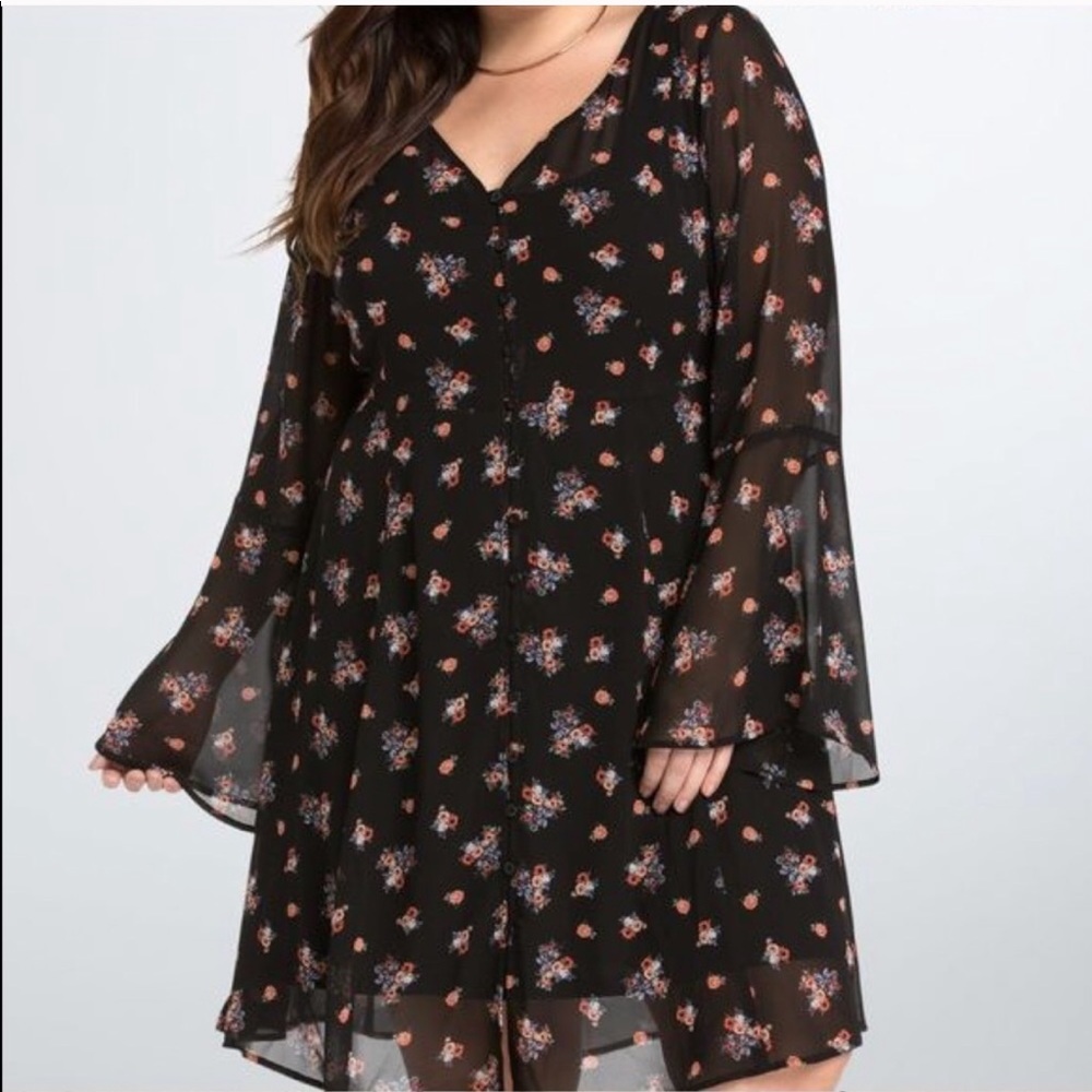 TORRID SZ 4 FLORAL BELL SLEEVE CHIFFON BOHO DRESS